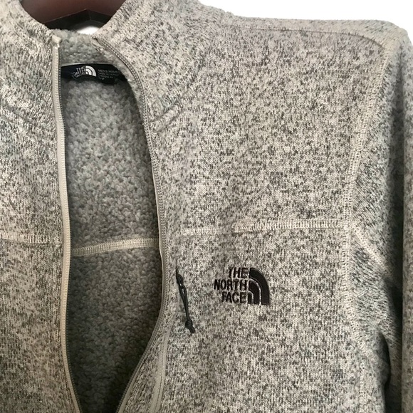 Like New Men’s North Face Half Zip Pullover - Picture 2 of 4